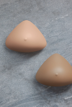 Load image into Gallery viewer, Amoena Natura Balance MD Prothesis 220
