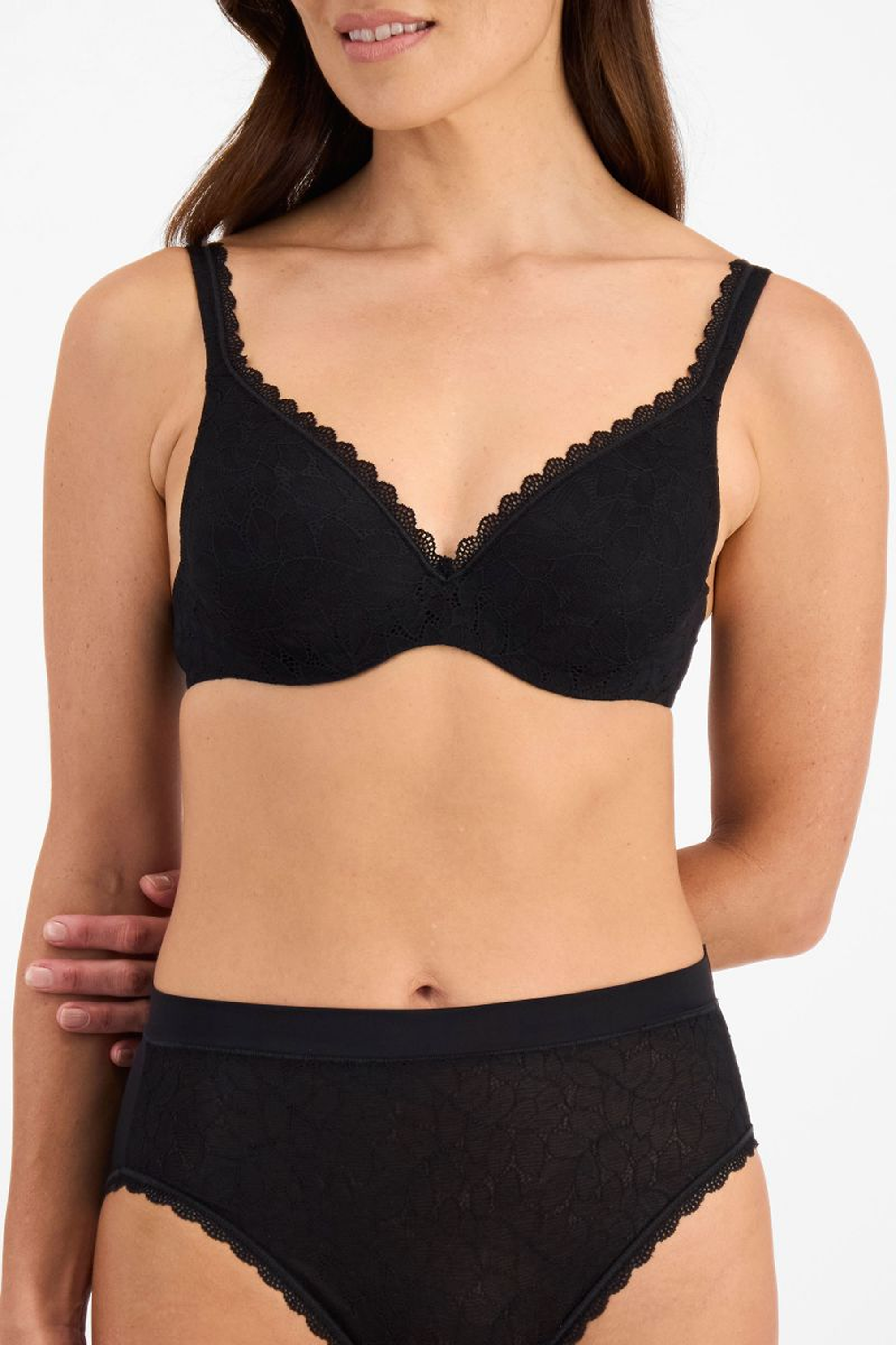 Barely There Lace Contour Bra
