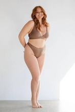 Load image into Gallery viewer, Nat&#39;V Cheeky Crop
